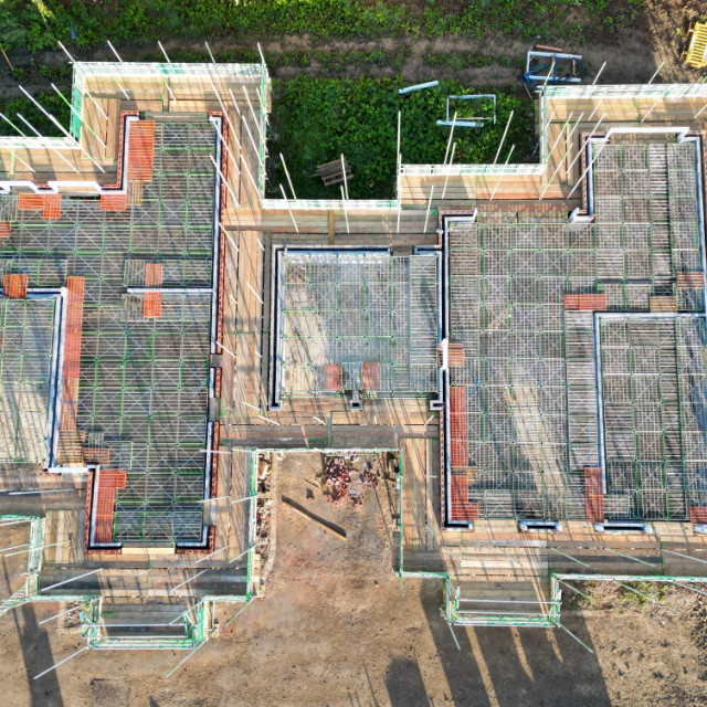 G Deck system shown on construction at Elms Park, Thame, Oxfordshire. Available from Connect Scaffolding